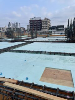 8月25日　OB1丁目マンション　ピットスラブ施工