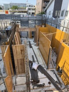 6月19日　花K2丁目マンション　1階カベ型枠建込中