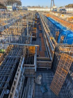 2月3日　YD3丁目マンション　ピットｂハリ・基礎型枠施工中