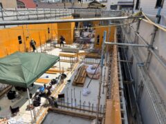 7月12日　亀Gマンション　1階外部型枠建込　