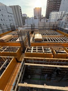 9月10日　Sビル5階スラブ型枠施工中
