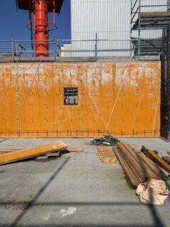 11月10日　Sビル7階カベ起型枠・外部型枠施工中